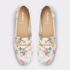NWT Size 7 Aldo Boska White Floral Loafer